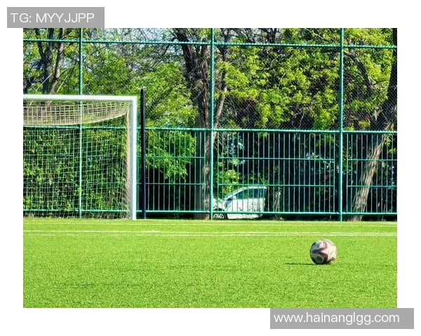 在绿茵场上用足球传递爱意的浪漫表白方式