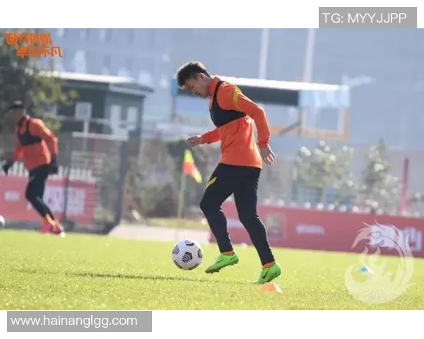 深圳足球队耐力解析:从体能训练到比赛表现的全面探讨 深圳足球队耐力解析:从体能训练到比赛表现的全面探讨